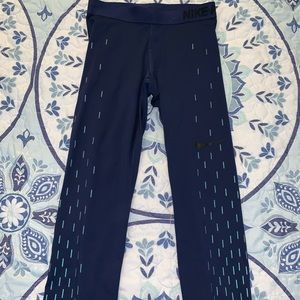 Nike Pro Cropped Leggings.